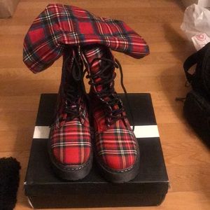 Plaid combat boots with matching beret. size 8.5